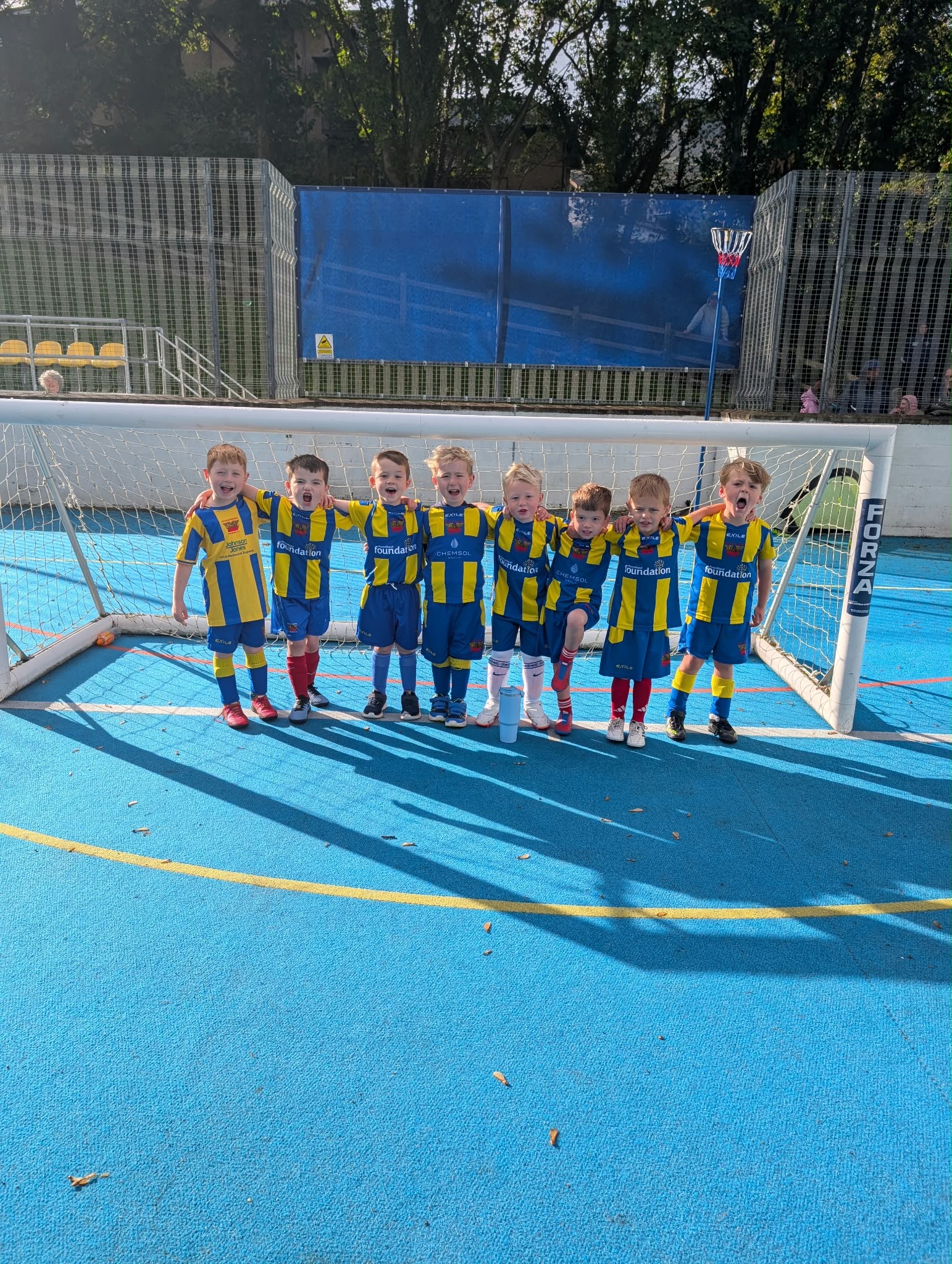 Penmaenmawr Phoenix U6 boys together in front of the goal