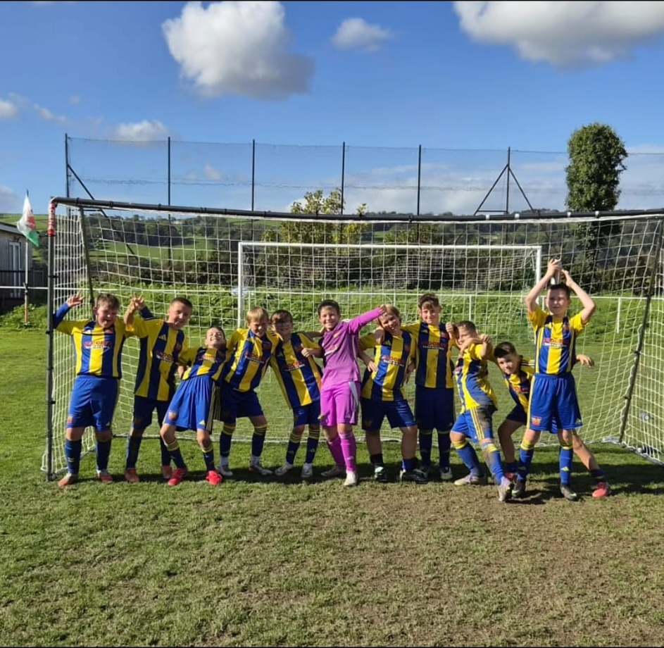 Phoenix U12 boys together in front of the goal after facing Glan Conwy