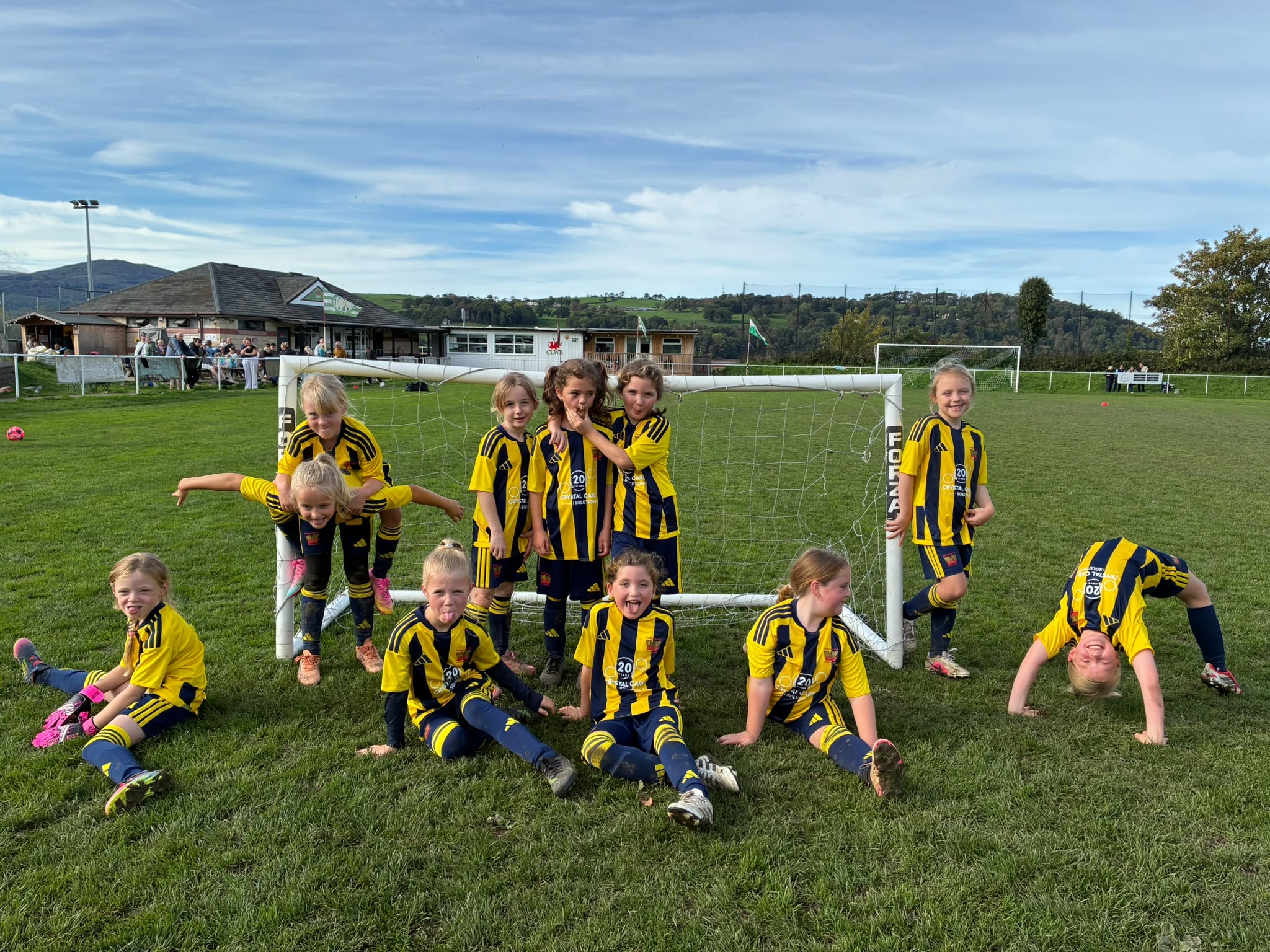 Phoenix U8 girls enjoying their round-robin morning together in front of the goal